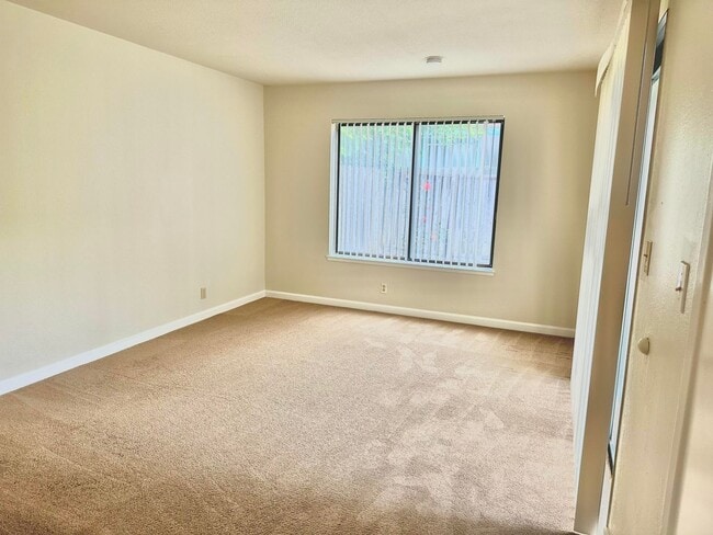 Foto del edificio - COMING SOON! | $3,690 / 3 BR - GORGEOUS THREE BEDROOM HOME IN PARKMONT AREA OF CENTRAL FREMONT