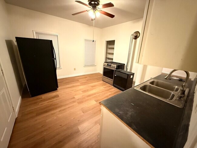 Building Photo - 6 S Ward St