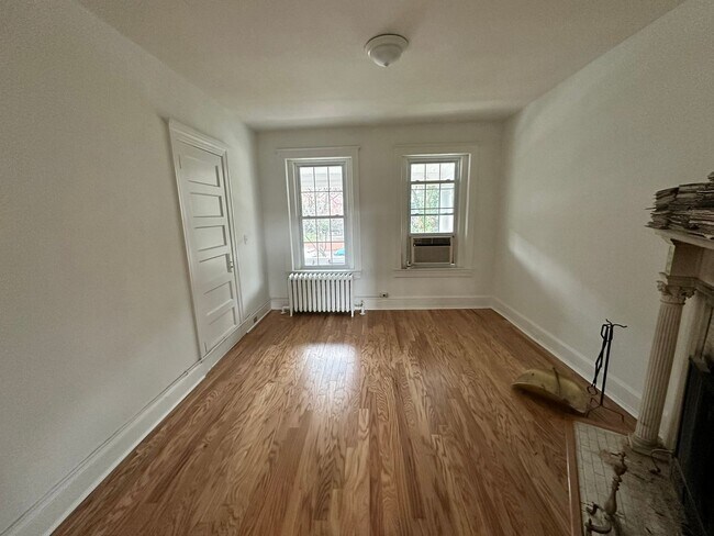 Building Photo - Stylish and Renovated 1BR, 1BA Condo Nestl...