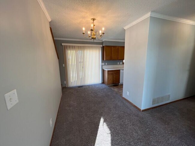 Foto del edificio - Spacious duplex in Liberty!
