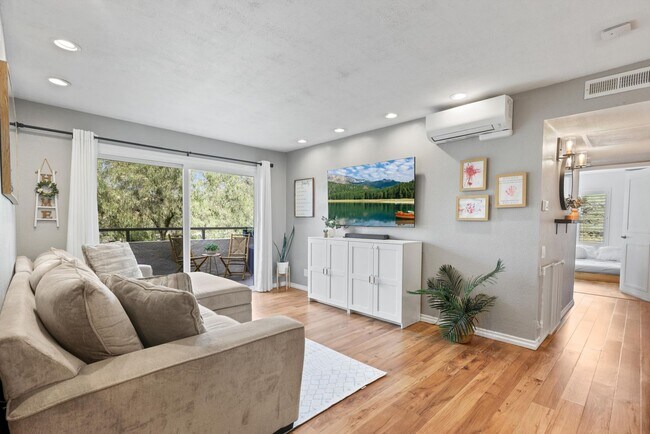 Foto del edificio - beautifully upgraded 2-bedroom, 1-bath condo in the highly desirable Bench Mark Villas Community