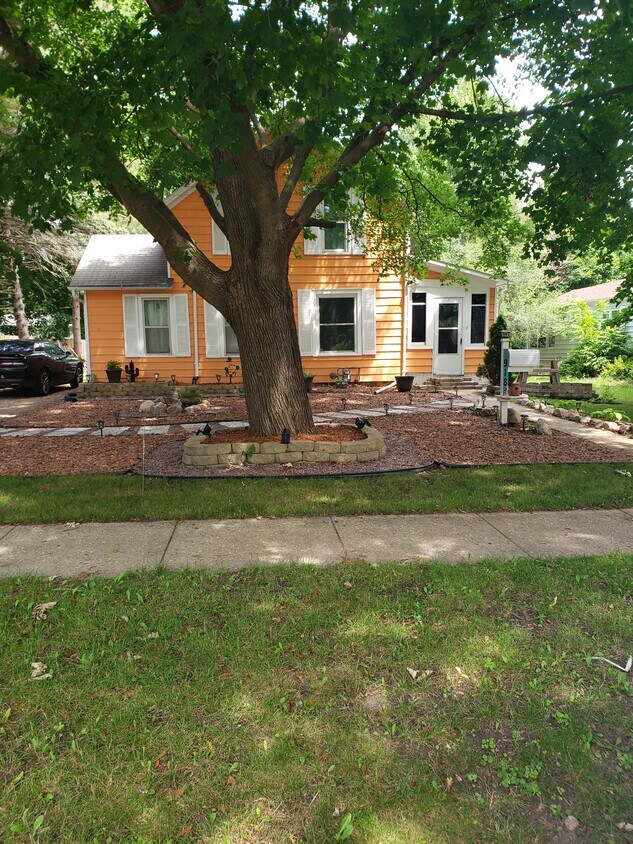 918 W Peck St, Whitewater, WI 53190 House Rental in Whitewater, WI