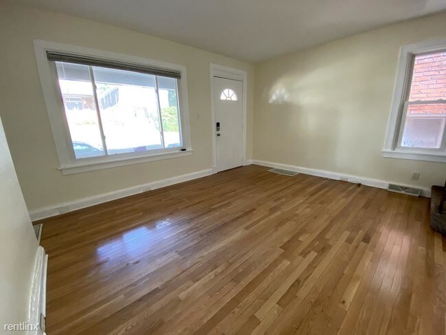Building Photo - 3 br, 1 bath Townhome - 5904 Nicholson St