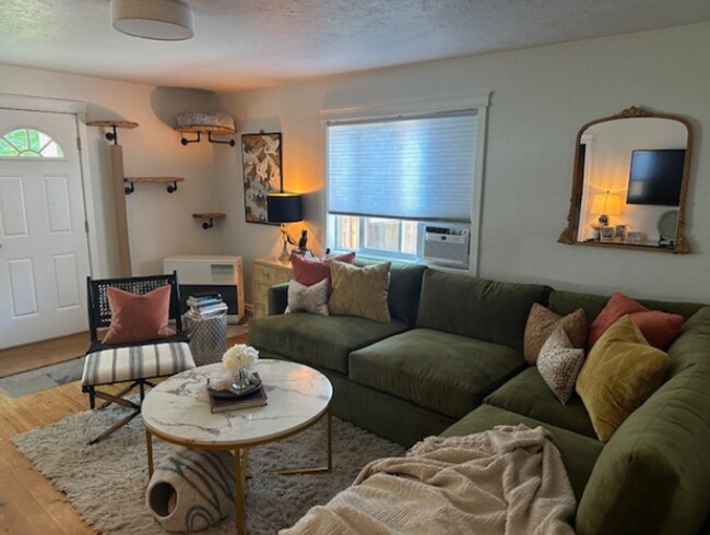 Foto del edificio - Beautifully Remodeled 2 Bed/1 Bath Single ...