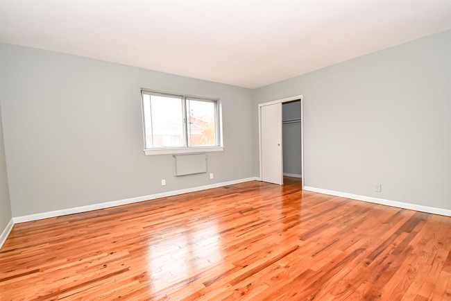 Building Photo - 333 Bellevue Ave