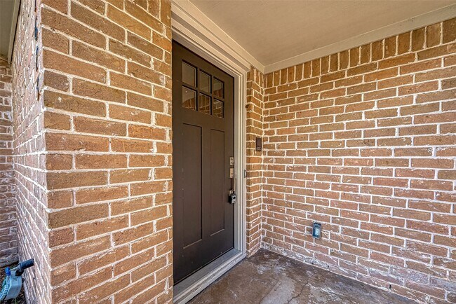 Foto del edificio - 1623 Cherry Ridge Dr