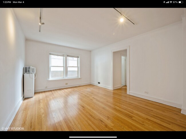 Foto del edificio - 2324 N Lincoln Park W