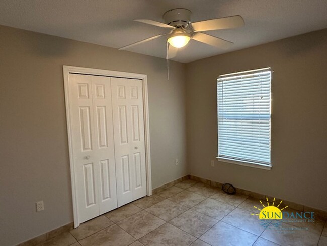 Building Photo - Great 2 Bedroom 1 bath Duplex in Navarre!