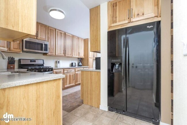 Foto del edificio - Furnished 3bed/1.5 bath near shopping and more!