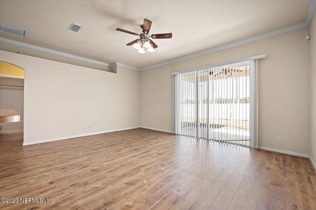 Foto del edificio - 929 Raindrop Ln