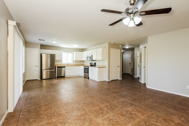 Foto del edificio - 10638 W Alvarado Rd