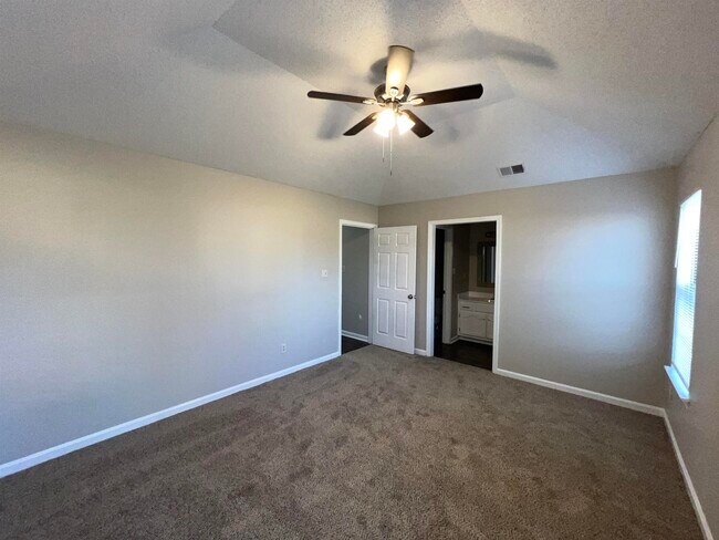 Foto del edificio - 6024 Cottage Hill Dr