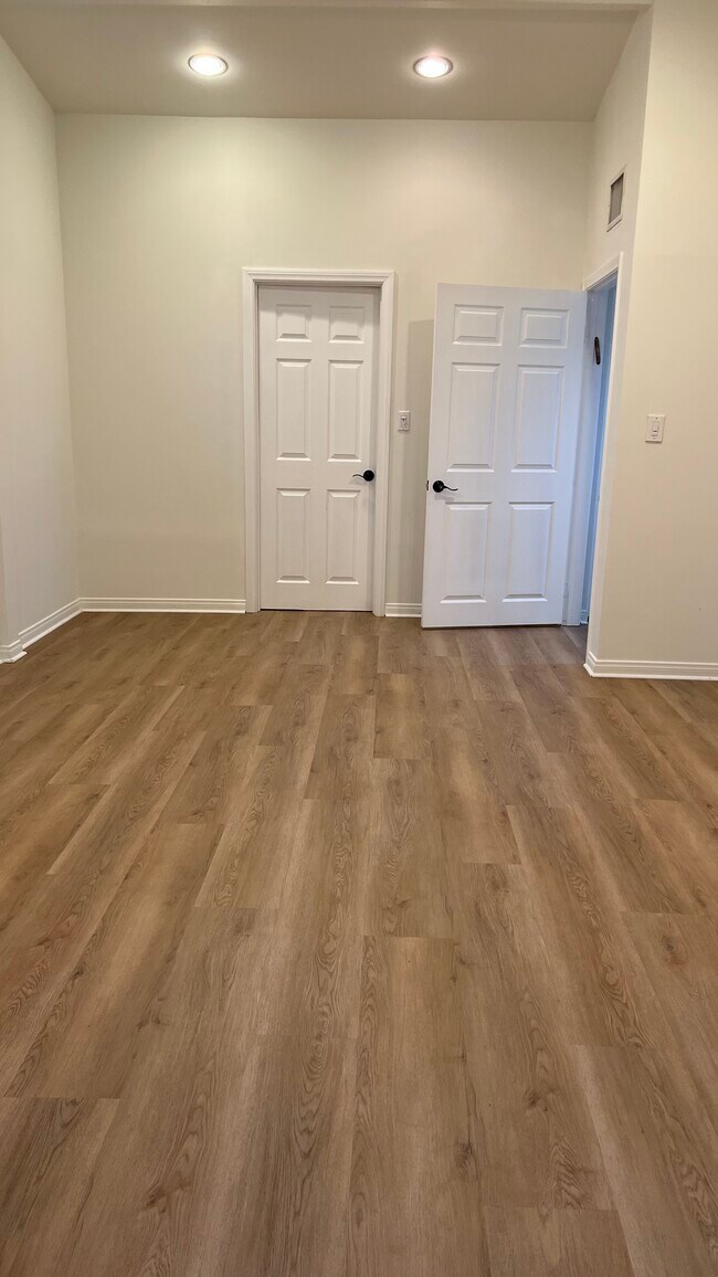 Building Photo - 6245 Jumilla Ave