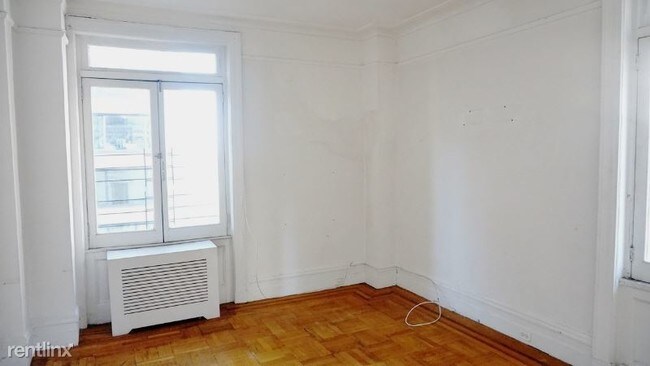 Building Photo - 11 W 58th St