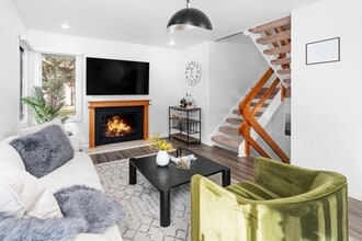 Building Photo - 814 W Bleeker St