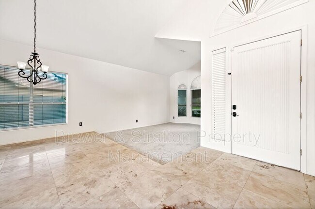 Building Photo - 4843 S Oleander Dr