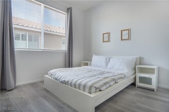 Building Photo - 2401 Predera Ave