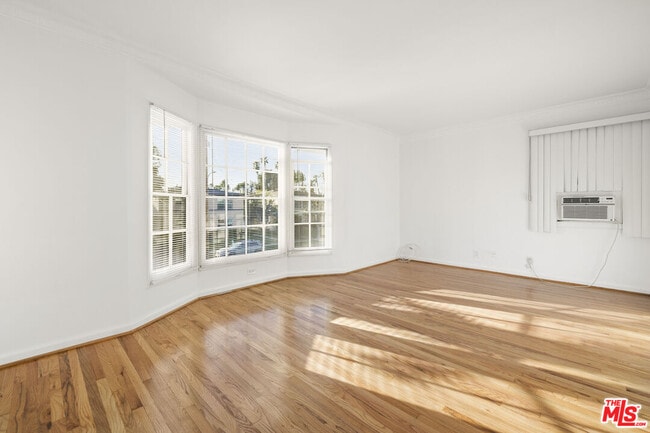 Foto del edificio - 5324 Vantage Ave