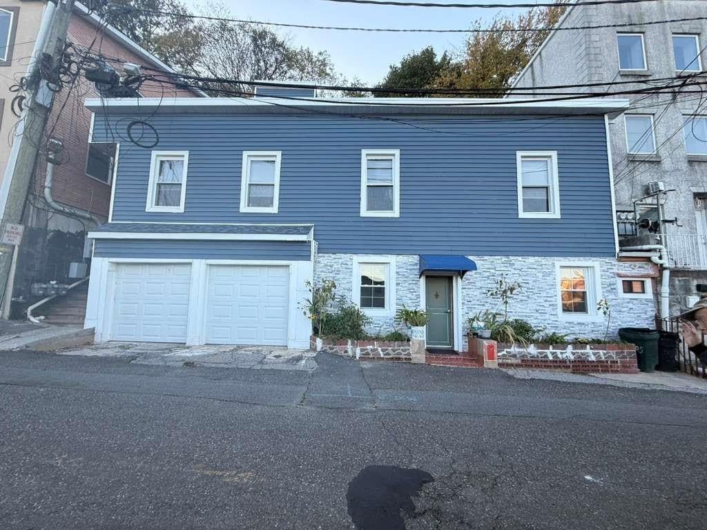 Foto principal - 9005 Riverside Pl