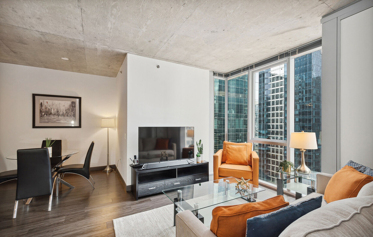 Foto principal - 215 W Lake St