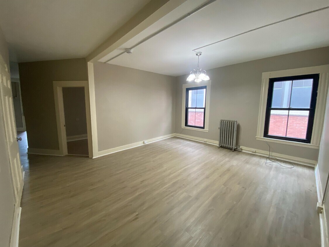 39 Pleasant St Unit 4, Claremont, NH 03743 Room for Rent in Claremont