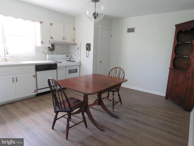 Foto del edificio - 6041 Washington Ln