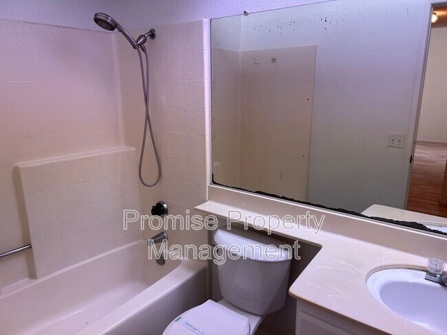 Foto del edificio - 885 Pinewood Dr