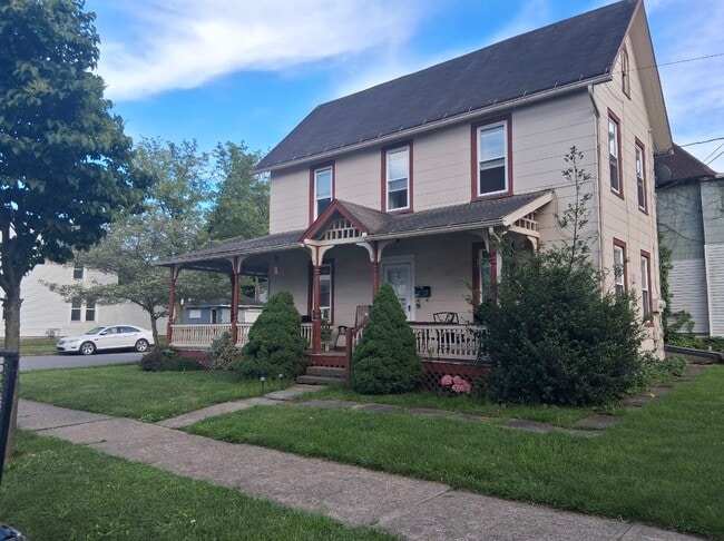 Building Photo - 1035 Memorial Ave