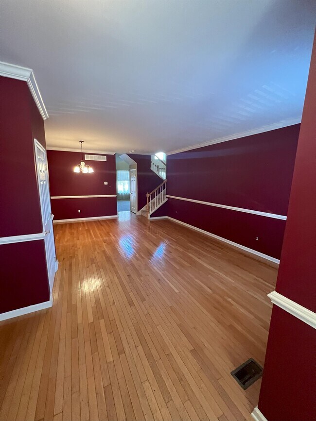 Building Photo - 202 Castle Dr