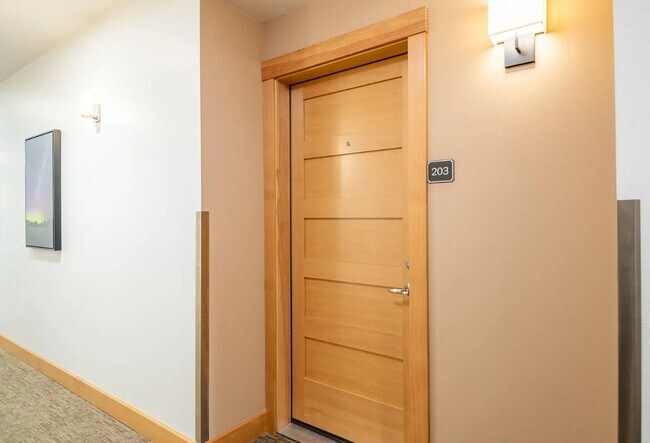 Foto del edificio - $2,295 / 2BD Luxury Condo