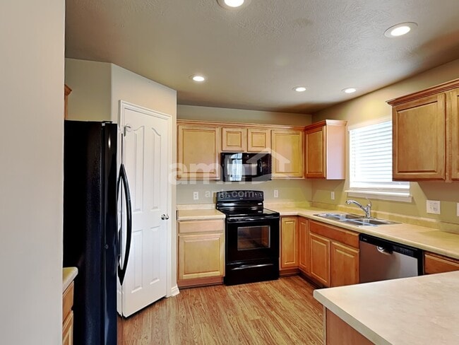 Foto del edificio - 4482 Heritage Dr