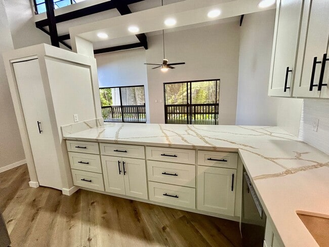 Building Photo - Kahala View Estates Townhouse 4/2.5, 2 Parking/Pool/Tennis