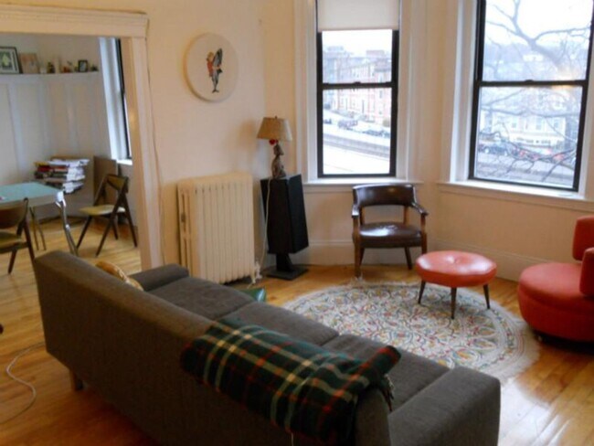 Foto del edificio - Excellent 3 BR Apartment_Allston_9/1