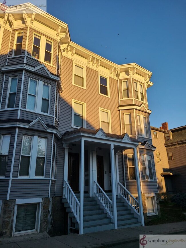 Foto del edificio - Spacious Mission Hill 5bd/2ba Near Northeastern