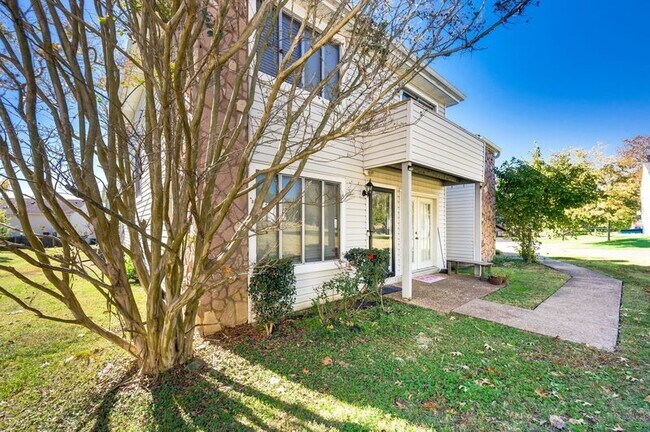 Foto del edificio - 810 Bellevue Rd