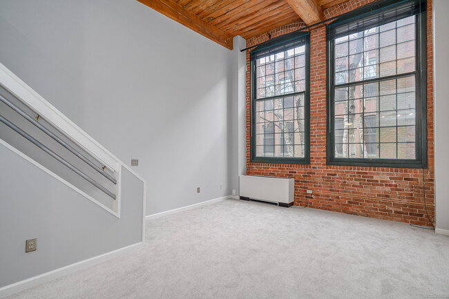Building Photo - 25 Grand St