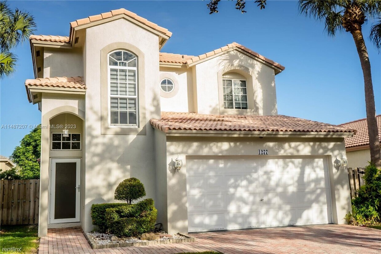 Primary Photo - 4 br, 2.5 bath House - 1277 NW 170th Ter