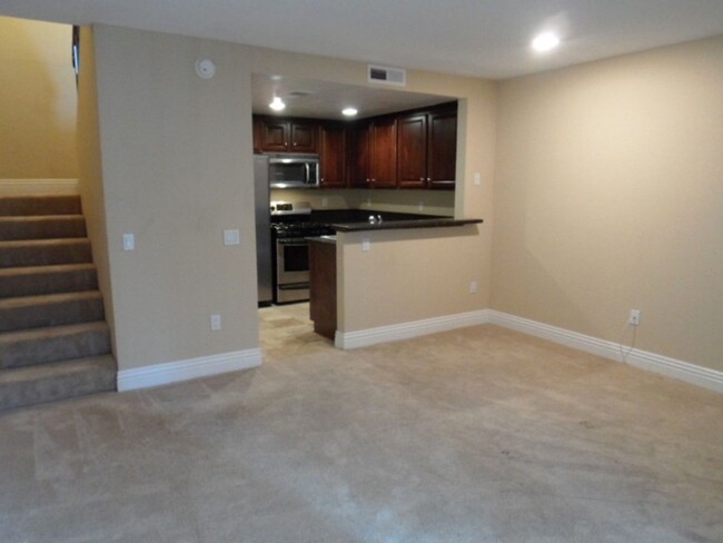 Building Photo - Venetian Condo, Largest 1 bedroom Floor Pl...