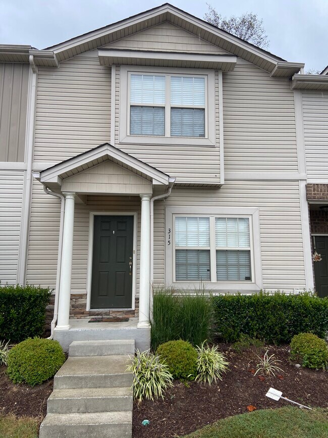 Foto del edificio - 735 Tulip Grove Rd unit 315