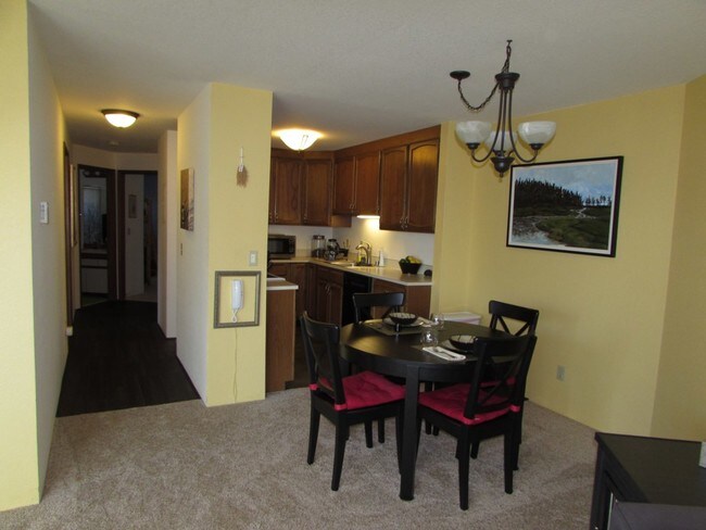 Building Photo - 135 N 105th St