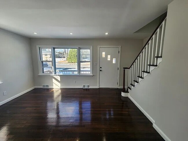 Building Photo - Beautifully Renovated 4-Bedroom, 1.5-Bath ...