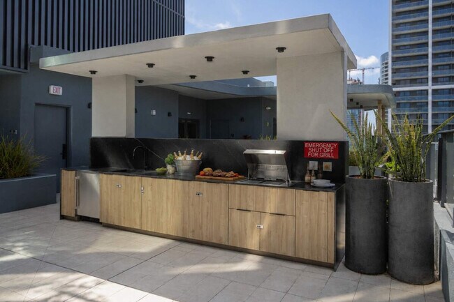 Foto del edificio - 404 NE 2nd Ave