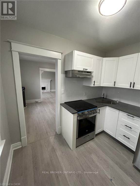 Building Photo - 983 Main St E