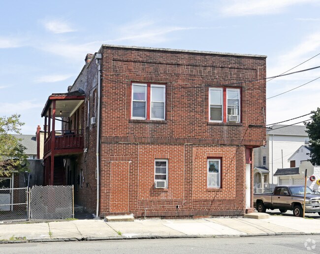 Building Photo - 571 Jackson Ave