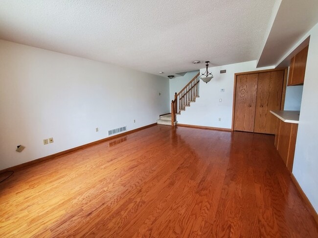 Foto del edificio - Meadowbrook Townhomes