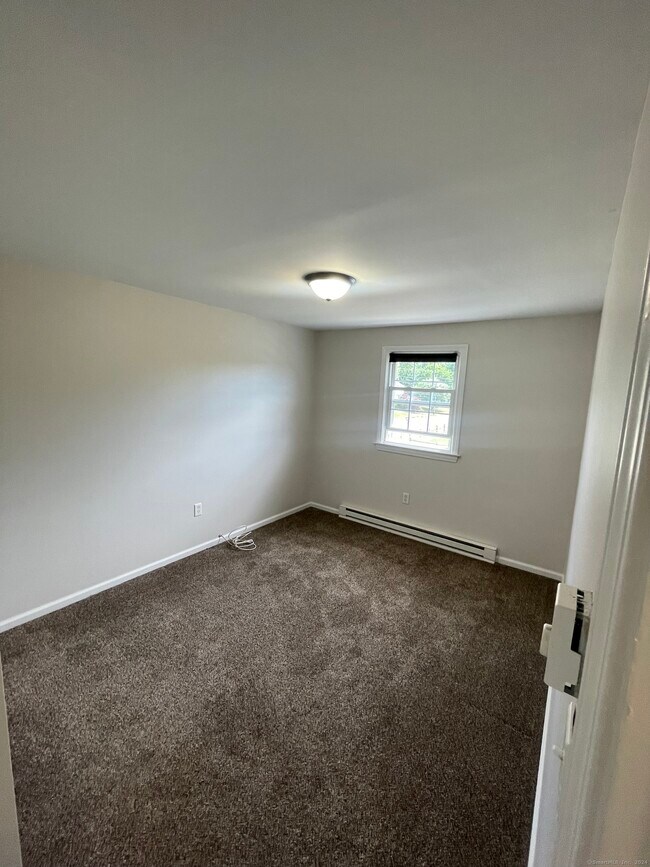 8 Jordan Ct, Southington, CT 06489 Room for Rent in Southington, CT