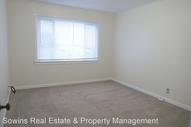 Building Photo - 390-400 W Marine Dr