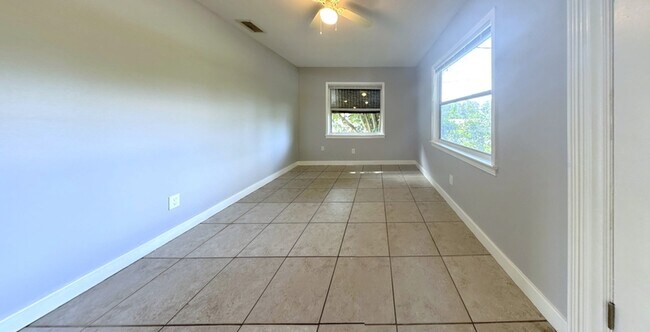 Foto del edificio - 595 5th Ave NW