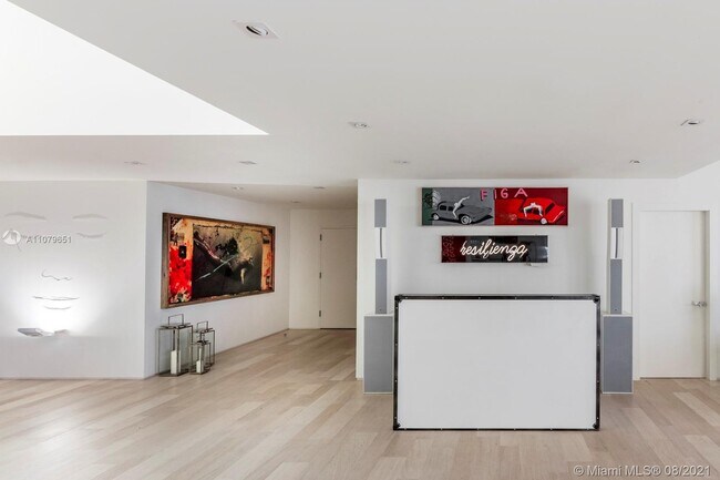Foto del edificio - 1800 Sunset Harbour Dr