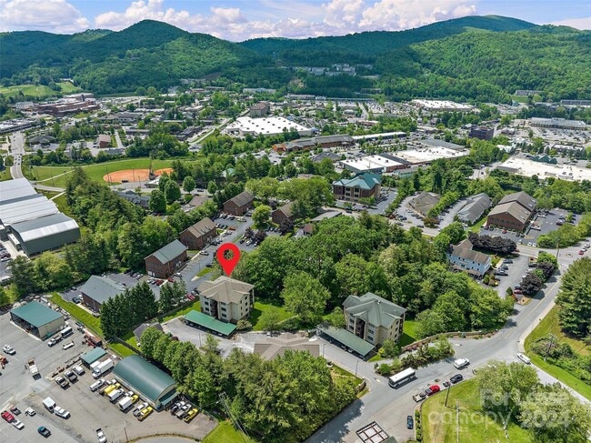 Building Photo - 180 Gateway Dr